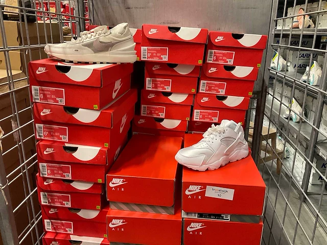 Partij nike sneakers (57x) - afbeelding 1 van  6