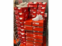 Partij nike sneakers (57x) - afbeelding 2 van  6