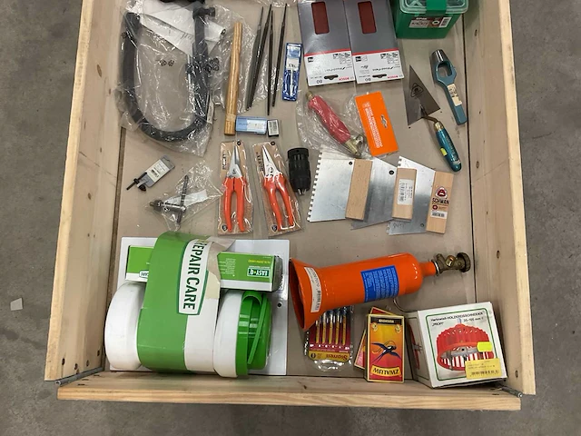 Partij onderdelen, gereedschappen en accessoires - afbeelding 2 van  3