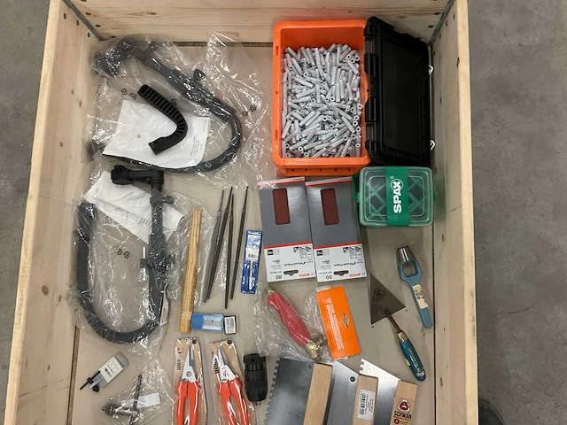 Partij onderdelen, gereedschappen en accessoires - afbeelding 3 van  3