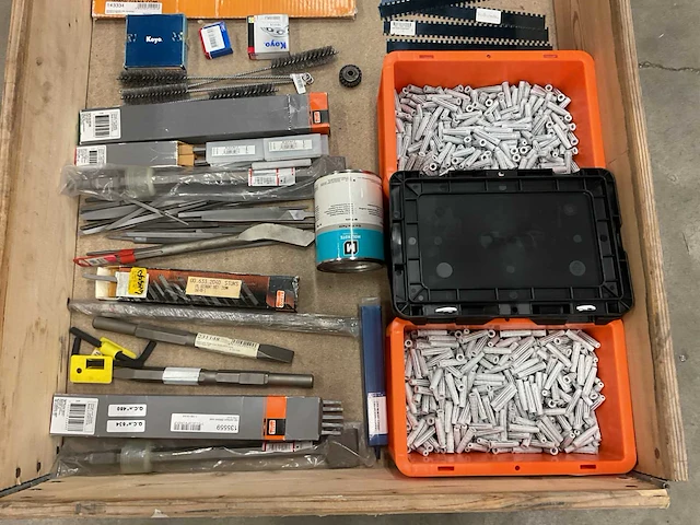 Partij onderdelen, gereedschappen en accessoires - afbeelding 2 van  3