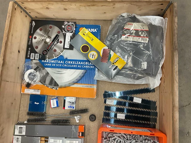 Partij onderdelen, gereedschappen en accessoires - afbeelding 3 van  3