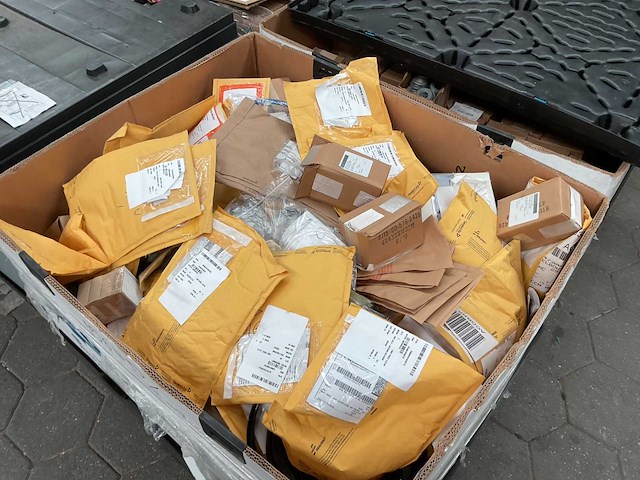 Partij onderdelen - afbeelding 1 van  7