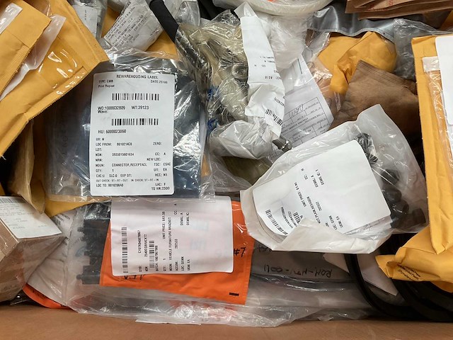 Partij onderdelen - afbeelding 3 van  7