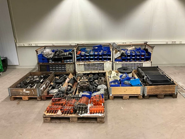 Partij ongebruikte lugli heftruck onderdelen - afbeelding 4 van  11