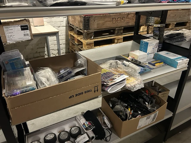 Partij (online) winkelvoorraad en bouwmarkt artikelen w.o. nedis, kinzo - afbeelding 1 van  10