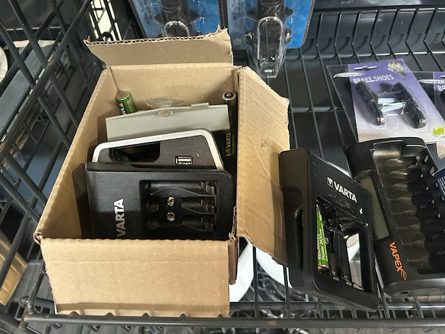 Partij (online) winkelvoorraad w.o. batterijladers w.o. konig, v-tac, varta, vapex - afbeelding 4 van  8