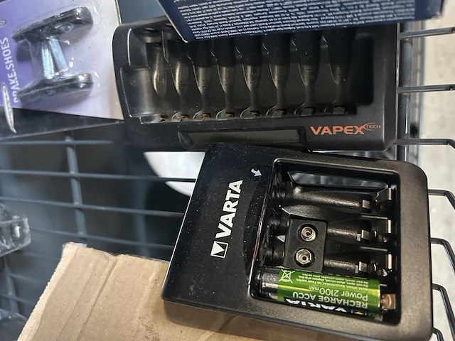 Partij (online) winkelvoorraad w.o. batterijladers w.o. konig, v-tac, varta, vapex - afbeelding 5 van  8
