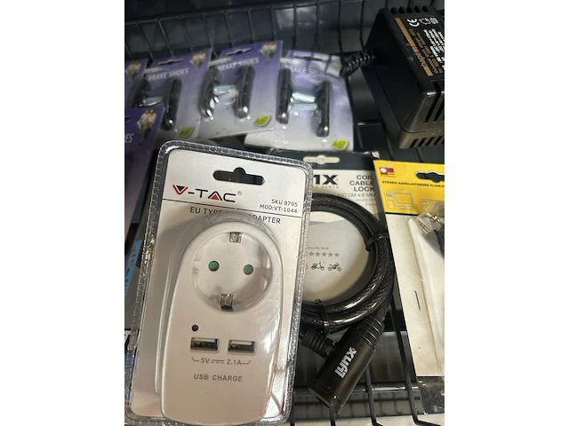 Partij (online) winkelvoorraad w.o. batterijladers w.o. konig, v-tac, varta, vapex - afbeelding 7 van  8