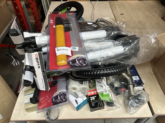 Partij (online) winkelvoorraad w.o. diverse fiets accessoires w.o. lynx, cst, bosch - afbeelding 2 van  9