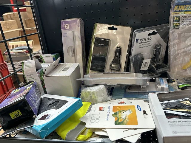 Partij (online) winkelvoorraad w.o. elektronica w.o. grundig, kinzo, konig, nedis, samsung - afbeelding 3 van  9