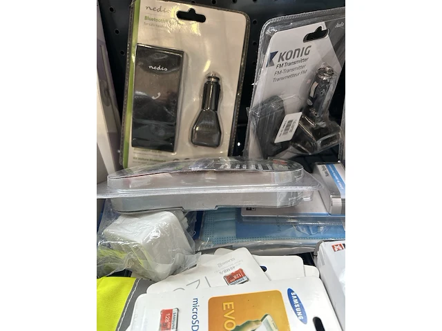 Partij (online) winkelvoorraad w.o. elektronica w.o. grundig, kinzo, konig, nedis, samsung - afbeelding 5 van  9