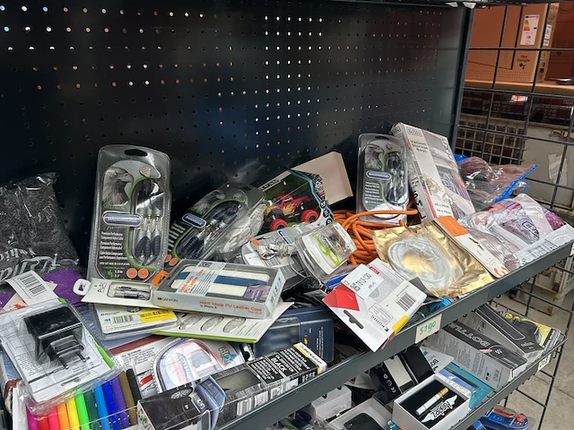 Partij (online) winkelvoorraad w.o. kabels w.o. dunlop, bandridge, black+decker - afbeelding 1 van  8