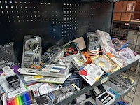 Partij (online) winkelvoorraad w.o. kabels w.o. dunlop, bandridge, black+decker - afbeelding 1 van  8