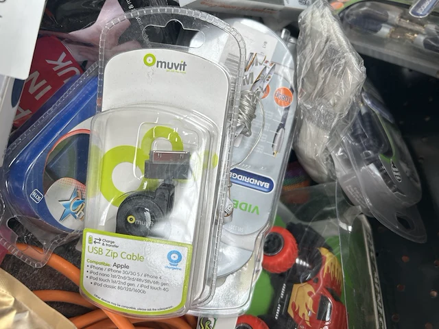 Partij (online) winkelvoorraad w.o. kabels w.o. dunlop, bandridge, black+decker - afbeelding 5 van  8