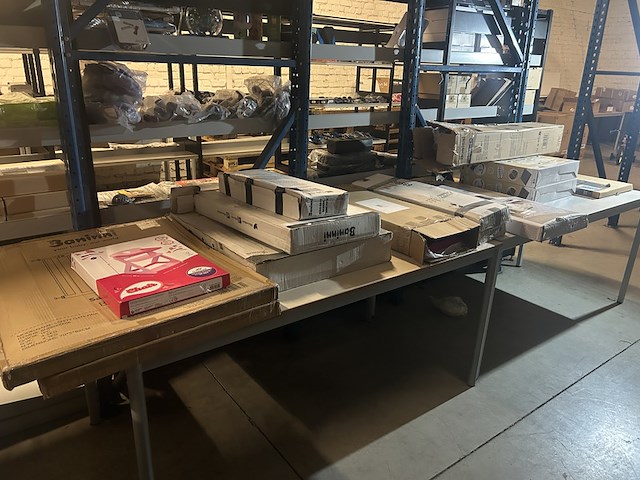 Partij (online) winkelvoorraad w.o. meubelen w.o. baninni, dreamland - afbeelding 1 van  11