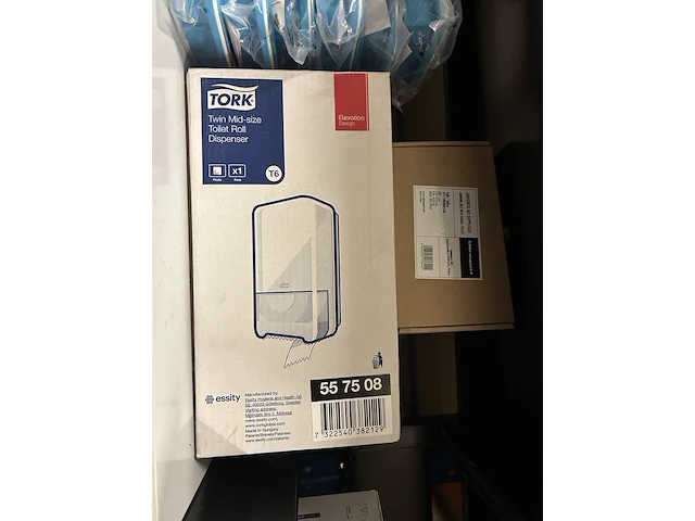 Partij (online) winkelvoorraad w.o. toiletroldispenser w.o. tork, ultrasport - afbeelding 2 van  7