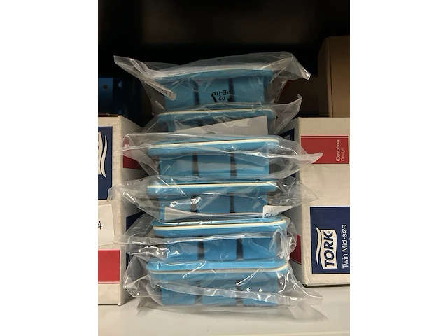 Partij (online) winkelvoorraad w.o. toiletroldispenser w.o. tork, ultrasport - afbeelding 5 van  7