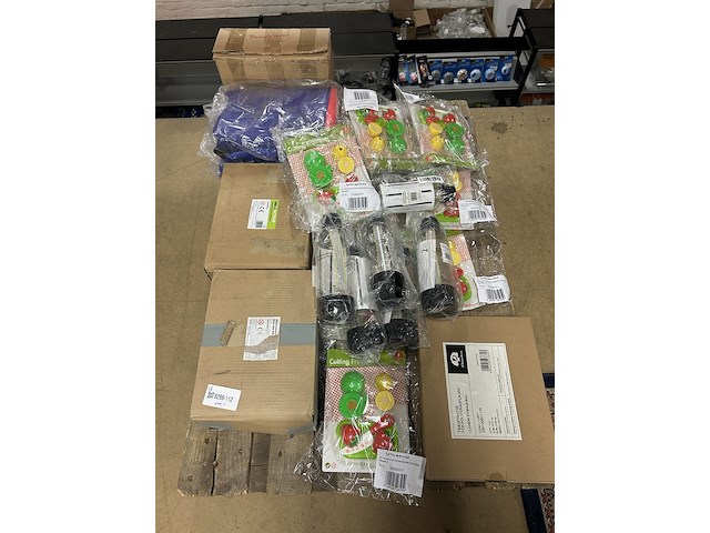 Partij (online) winkelvoorraad w.o. ultranatura, wellactive - afbeelding 1 van  8