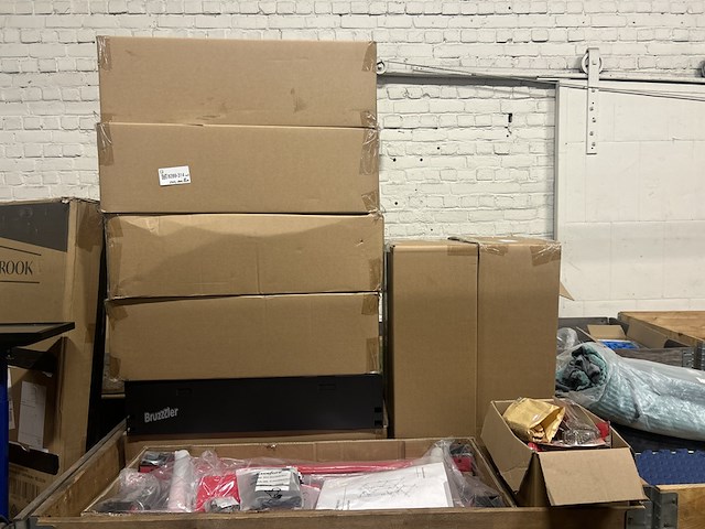 Partij (online) winkelvoorraad - afbeelding 1 van  8