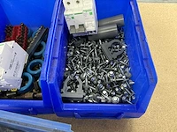 Partij opbergbakjes met inhoud t.b.v. solar montage - afbeelding 3 van  6