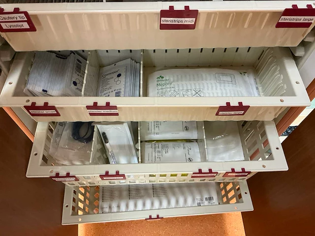 Partij operatiebenodigdheden - afbeelding 5 van  13