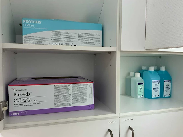 Partij operatiebenodigdheden - afbeelding 13 van  24