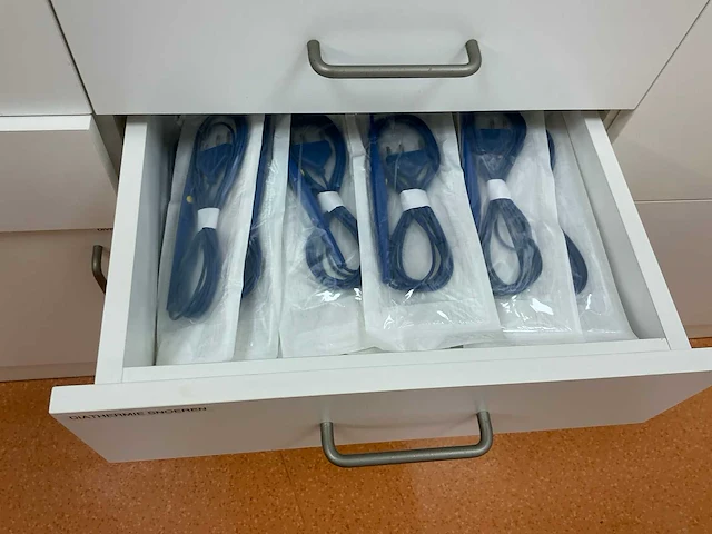 Partij operatiebenodigdheden - afbeelding 5 van  24