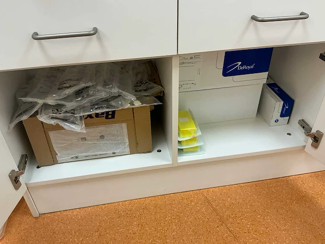 Partij operatiebenodigdheden - afbeelding 6 van  24