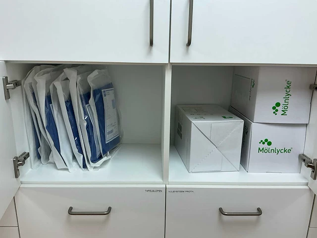 Partij operatiebenodigdheden - afbeelding 9 van  24