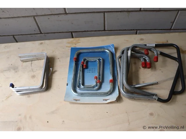 Partij ophanghaken, diverse soorten en maten o.a. 21x15cm - afbeelding 2 van  6