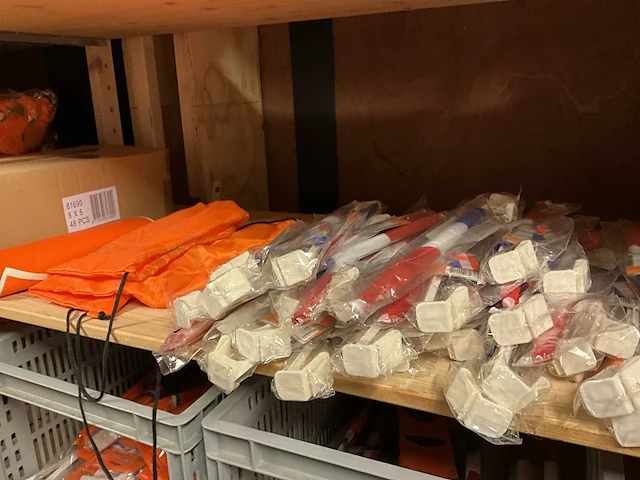 Partij oranje artikelen - afbeelding 13 van  15