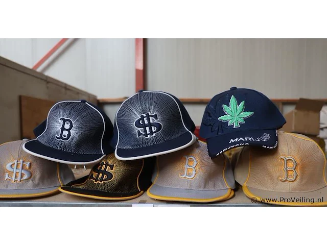 Partij original snapback petten - diverse kleuren - 24 stuks - afbeelding 1 van  9