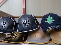 Partij original snapback petten - diverse kleuren - 24 stuks - afbeelding 1 van  9
