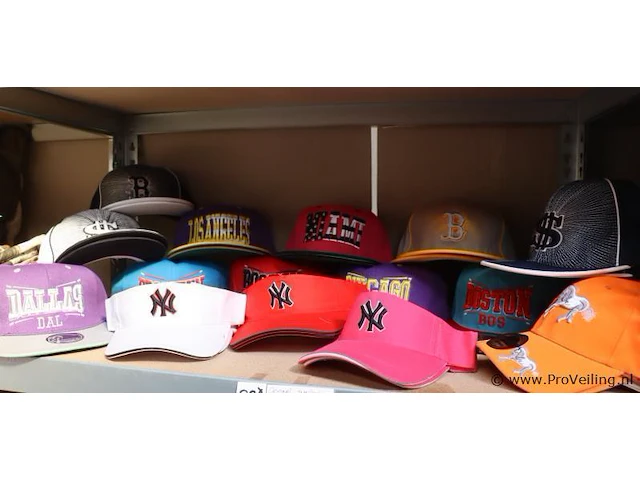Partij original snapback petten - diverse kleuren - 30 stuks - afbeelding 1 van  9