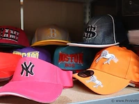 Partij original snapback petten - diverse kleuren - 30 stuks - afbeelding 2 van  9