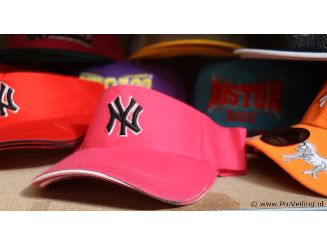 Partij original snapback petten - diverse kleuren - 30 stuks - afbeelding 7 van  9