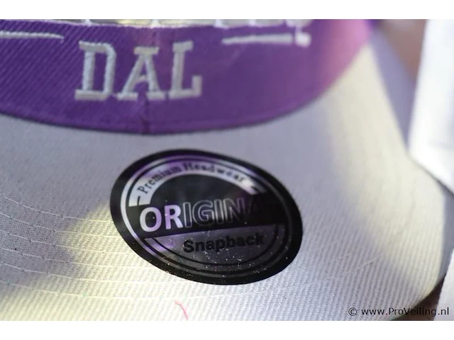 Partij original snapback petten - diverse kleuren - 30 stuks - afbeelding 8 van  9