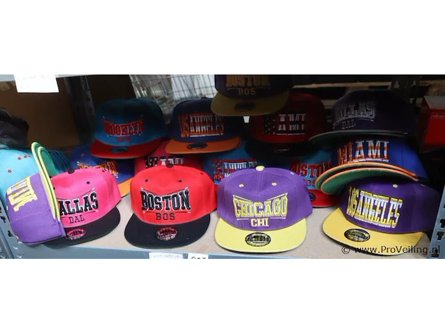 Partij original snapback petten - diverse kleuren - 30 stuks - afbeelding 1 van  7
