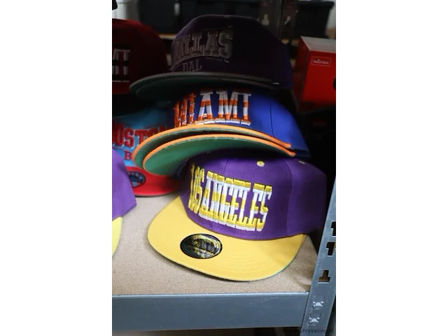 Partij original snapback petten - diverse kleuren - 30 stuks - afbeelding 2 van  7