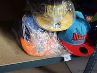Partij original snapback petten - diverse kleuren - 32 stuks - afbeelding 1 van  5