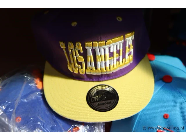Partij original snapback petten - diverse kleuren - 32 stuks - afbeelding 3 van  5