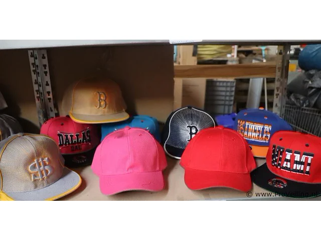 Partij original snapback petten - diverse kleuren - 34 stuks - afbeelding 1 van  7