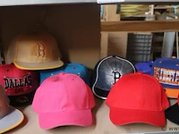 Partij original snapback petten - diverse kleuren - 34 stuks - afbeelding 1 van  7
