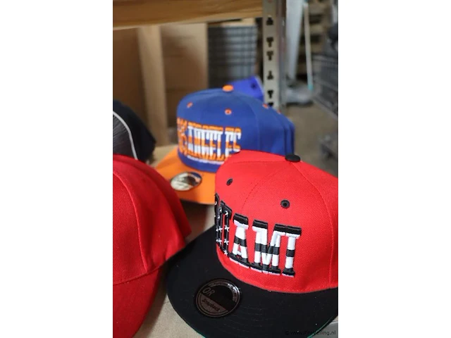 Partij original snapback petten - diverse kleuren - 34 stuks - afbeelding 2 van  7