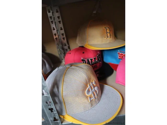 Partij original snapback petten - diverse kleuren - 34 stuks - afbeelding 5 van  7