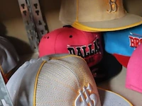 Partij original snapback petten - diverse kleuren - 34 stuks - afbeelding 5 van  7