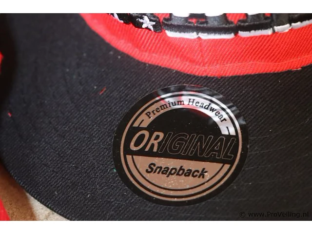 Partij original snapback petten - diverse kleuren - 34 stuks - afbeelding 6 van  7