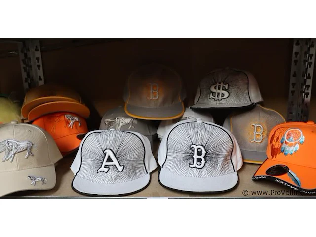Partij original snapback petten - diverse kleuren - 34 stuks - afbeelding 1 van  8