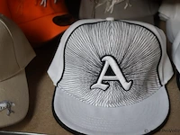 Partij original snapback petten - diverse kleuren - 34 stuks - afbeelding 4 van  8